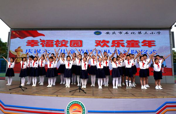8诗朗诵.jpg