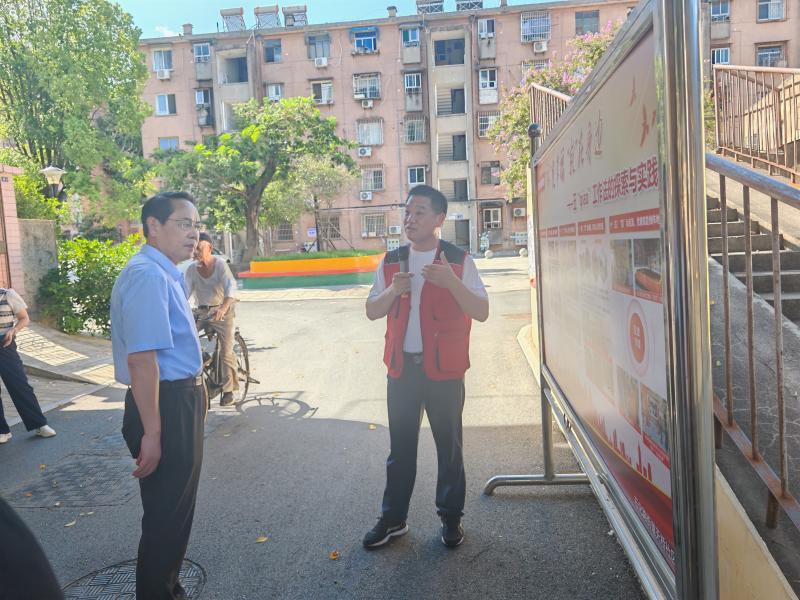 潘功发调研党建引领基层治理工作